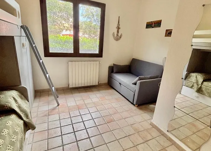 Iss Travel, Euro In San Teodoro, Groundfloor, 2 Bedrooms, 6 Beds, With Air Conditioning Daire *