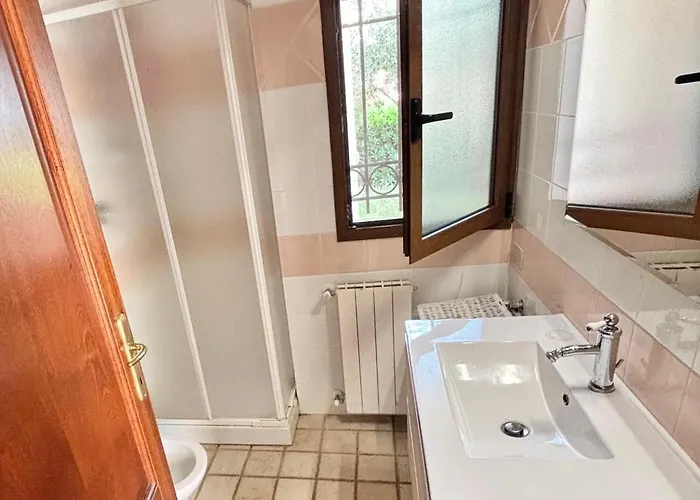Iss Travel, Euro In San Teodoro, Groundfloor, 2 Bedrooms, 6 Beds, With Air Conditioning *