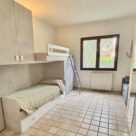 Apartment Iss Travel, Euro In San Teodoro, Groundfloor, 2 Bedrooms, 6 Beds, With Air Conditioning San Teodoro (Sardinia)